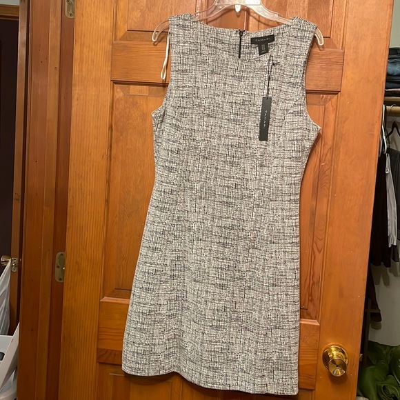 Closet staple! Black and white dress - WITH POCKETS - Picture 1 of 5